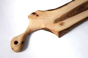 Tagliere in legno massello di rovere Slim con corteccia d'albero