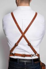Backstrap leather apron deluxe in black – front view on model