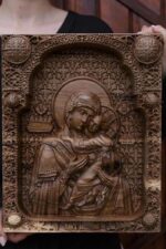 Virgin Mary holding in her arms the baby Jesus – walnut wood carved icon